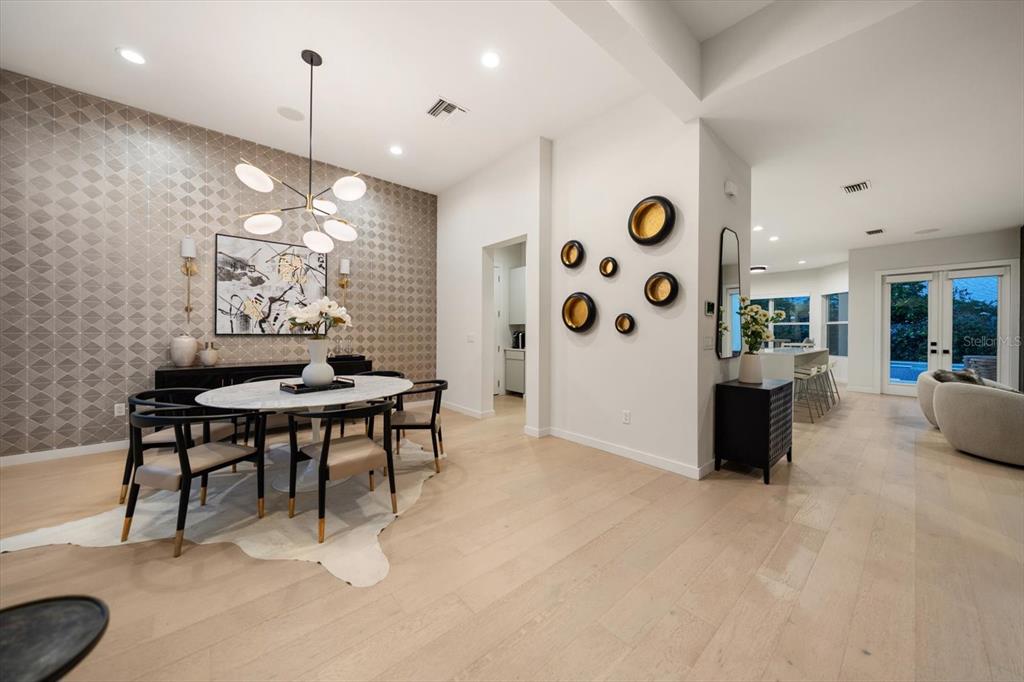 3901 West Granada Street Tampa, FL 33629 - Photo 6 of 45 a view of a livingroom with furniture and window