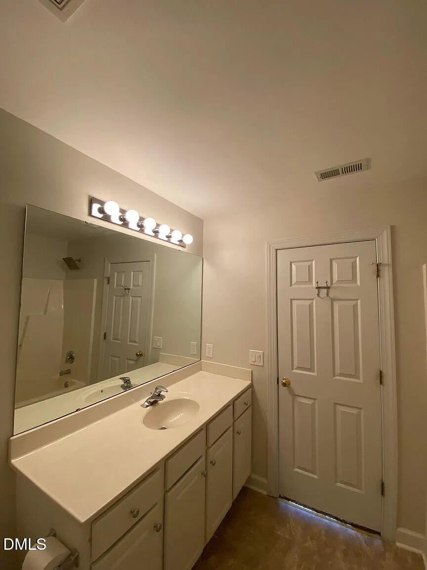 9110 Grassington Way Raleigh, NC 27615 - Photo 17 of 20 f393f9f8a67e184a82e021519c220325-uncropp