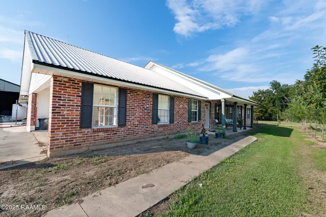 $295,000 | 3745 Highway 360, Melville, LA 71353