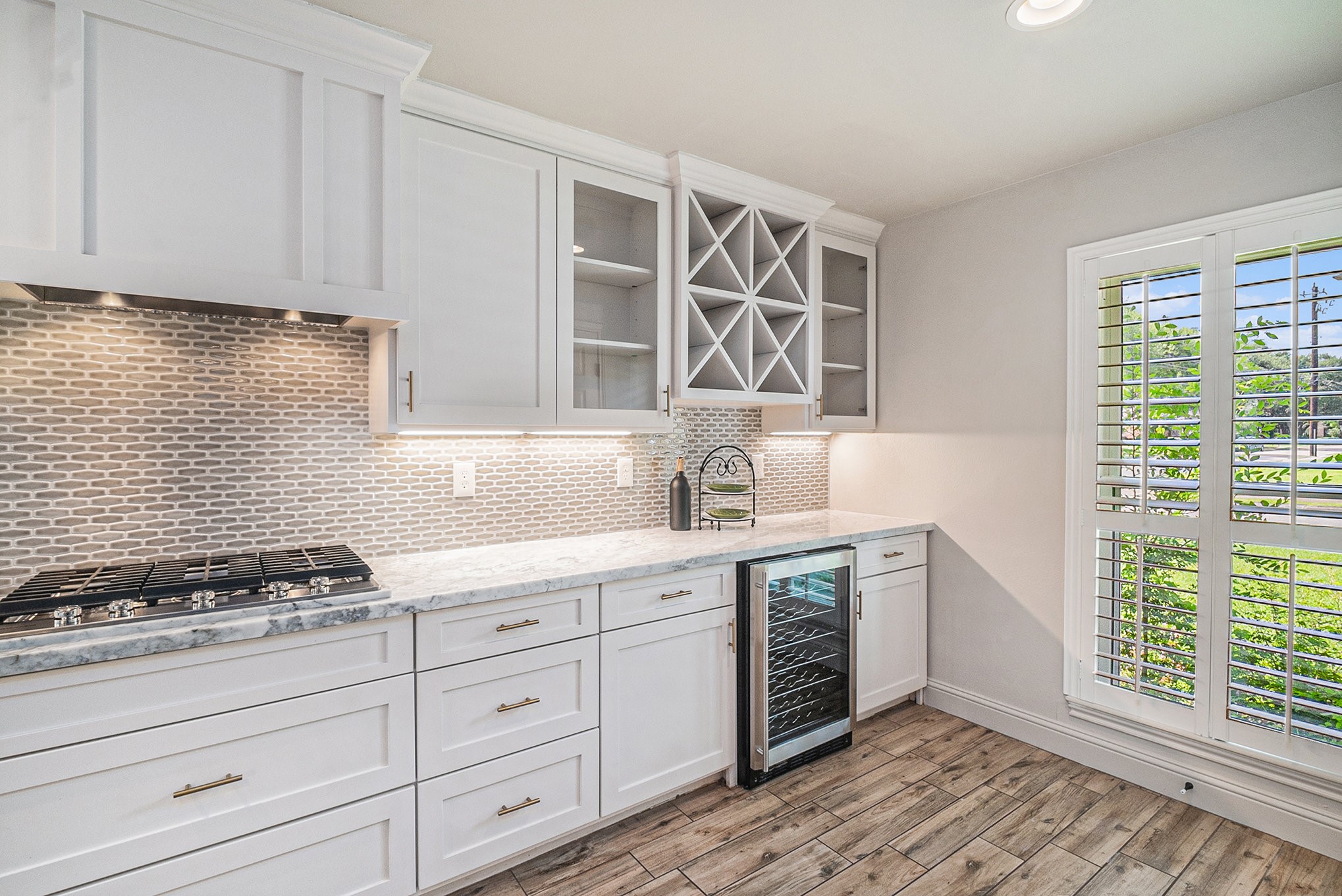 10602 Del Monte Drive Houston, TX 77042 - Photo 15 of 37 a kitchen with stainless steel appliances granite countertop a stove and a sink