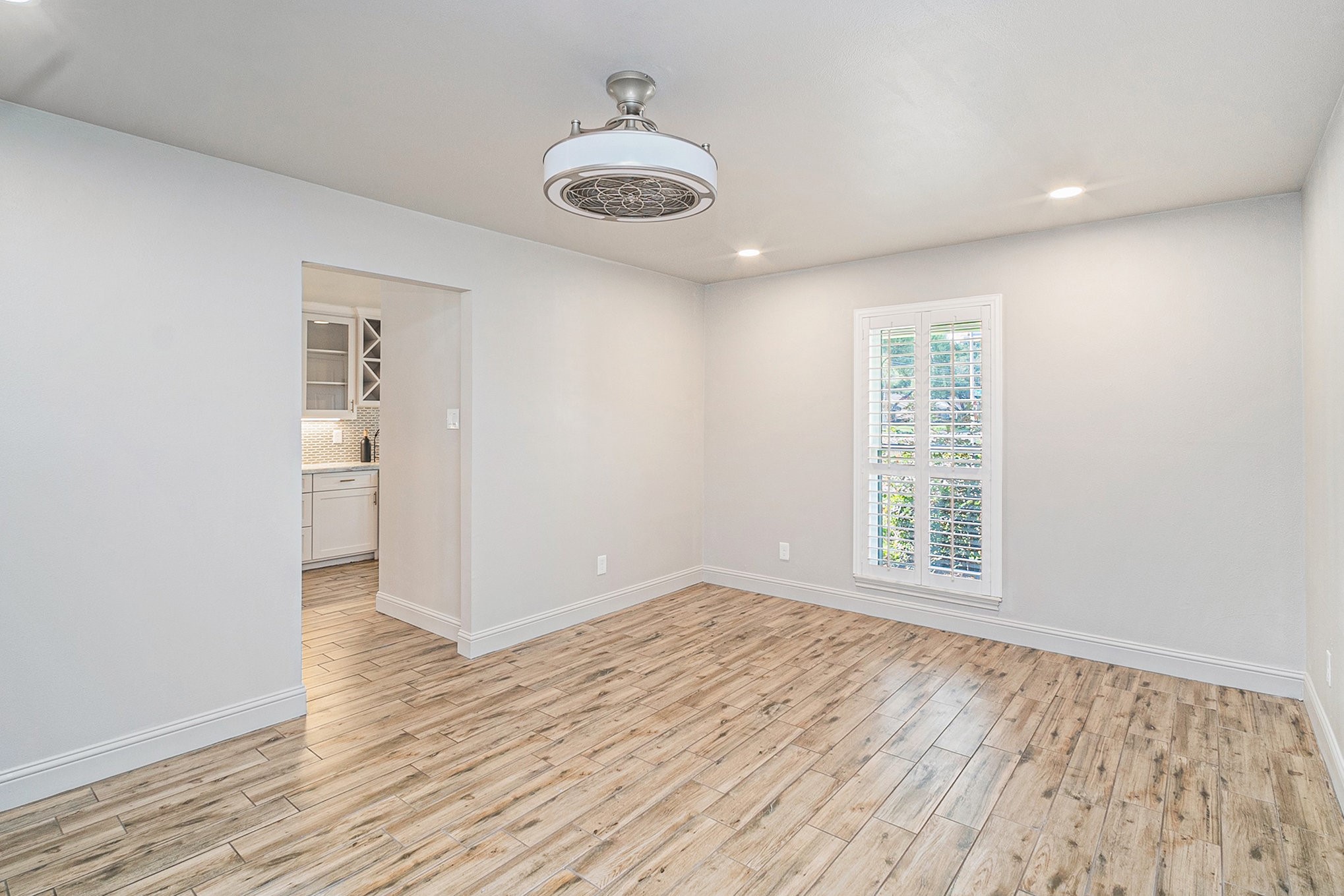 10602 Del Monte Drive Houston, TX 77042 - Photo 10 of 37 an empty room with wooden floor and windows