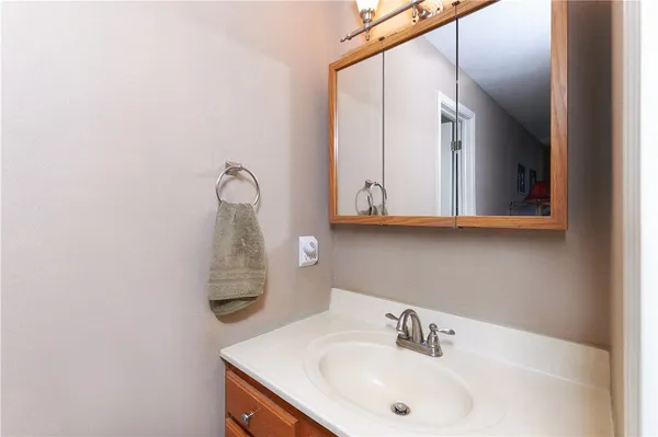 $399,900 | 305 Alverstone Way, Henrietta, NY 14586