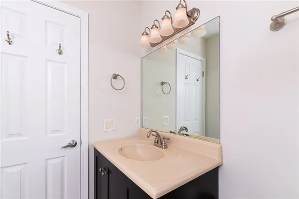 $399,900 | 305 Alverstone Way, Henrietta, NY 14586
