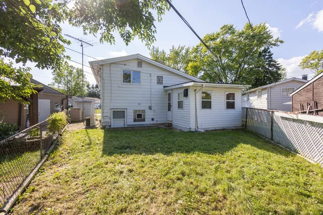 $280,000 | 336 Delaware Street, Carpentersville, IL 60110