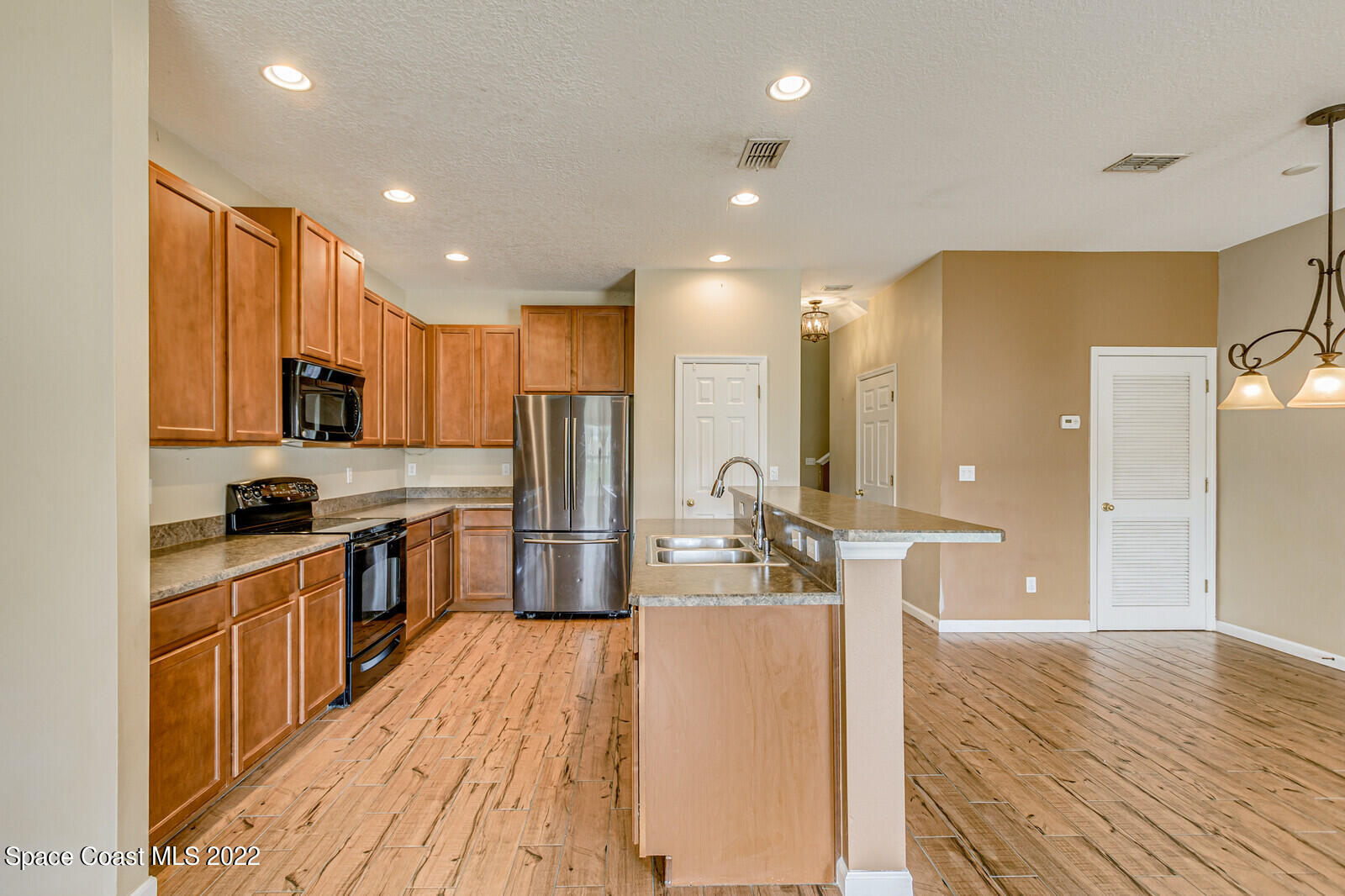 2765 Revolution Street, Unit 101 Melbourne, FL 32935 - Photo 5 of 48 Kirchen and dining