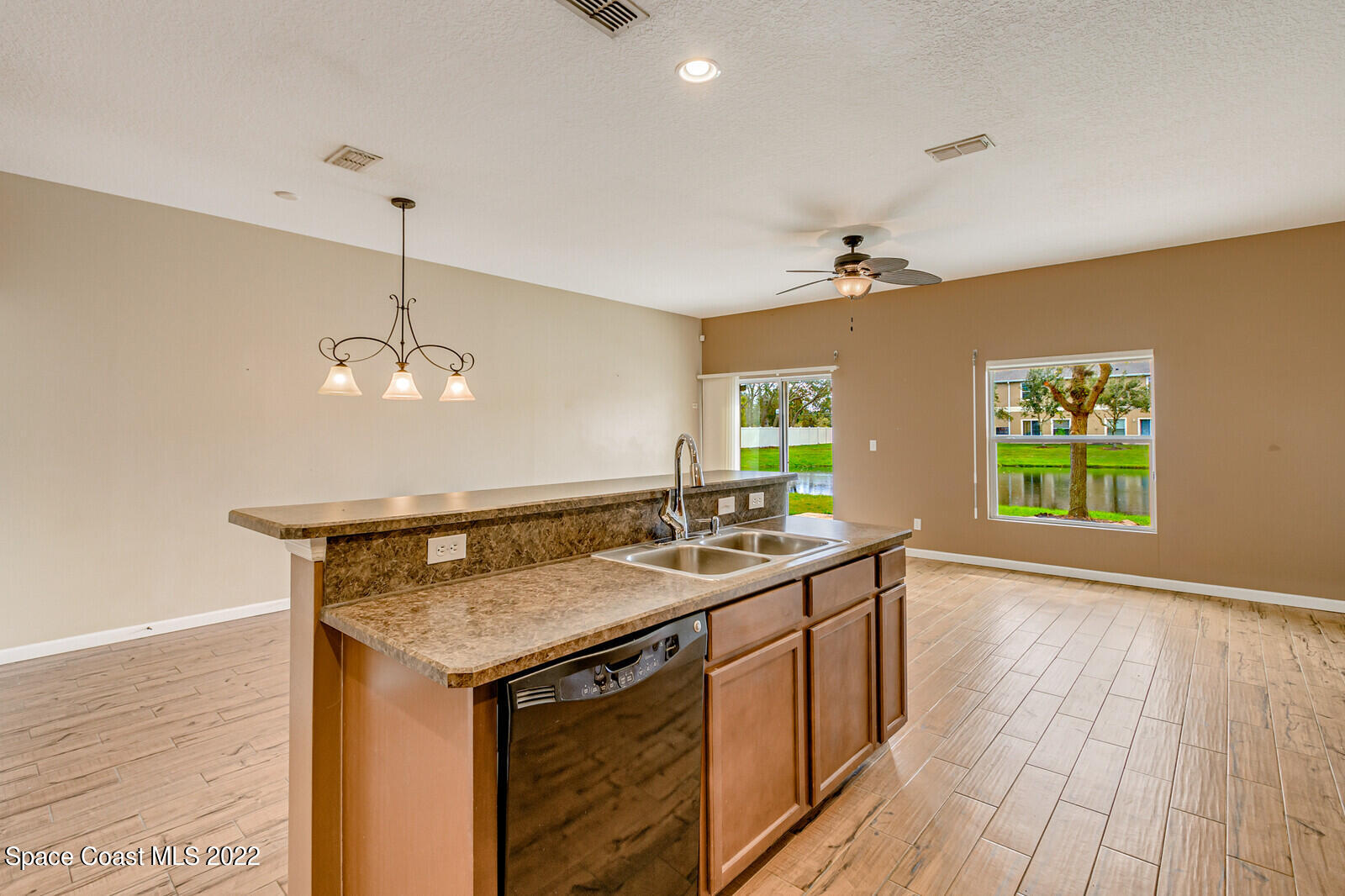 2765 Revolution Street, Unit 101 Melbourne, FL 32935 - Photo 7 of 48 Breakfast bar