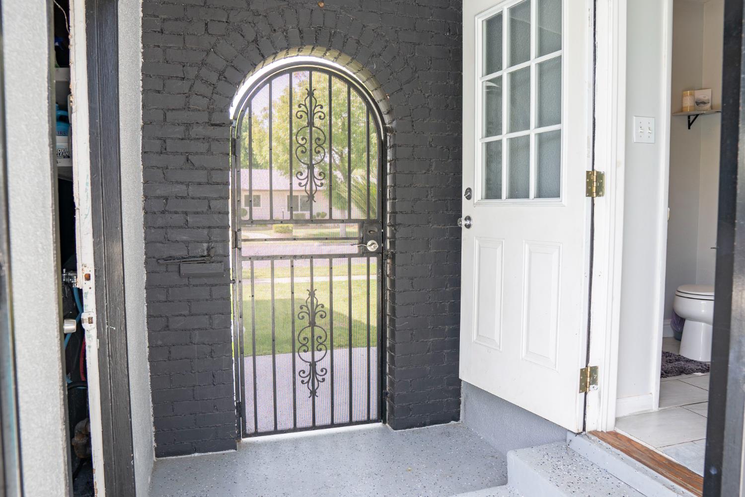 3662 North Angus Street Fresno, CA 93726 - Photo 42 of 67 a view of entryway with a front door