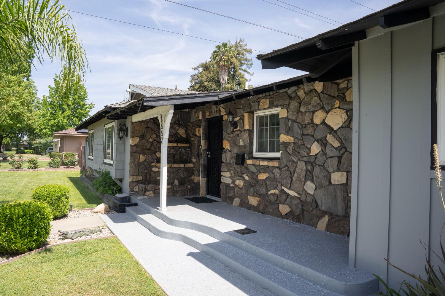 3662 North Angus Street Fresno, CA 93726 - Photo 10 of 67 a front view of a house with garden