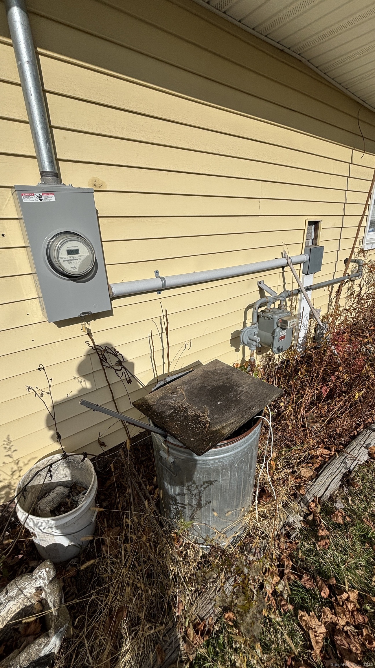341 Oak Street Waterbury, CT 06705 - Photo 17 of 34 a view of a backyard of the house