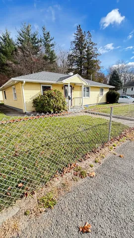 a view of a house with a yard