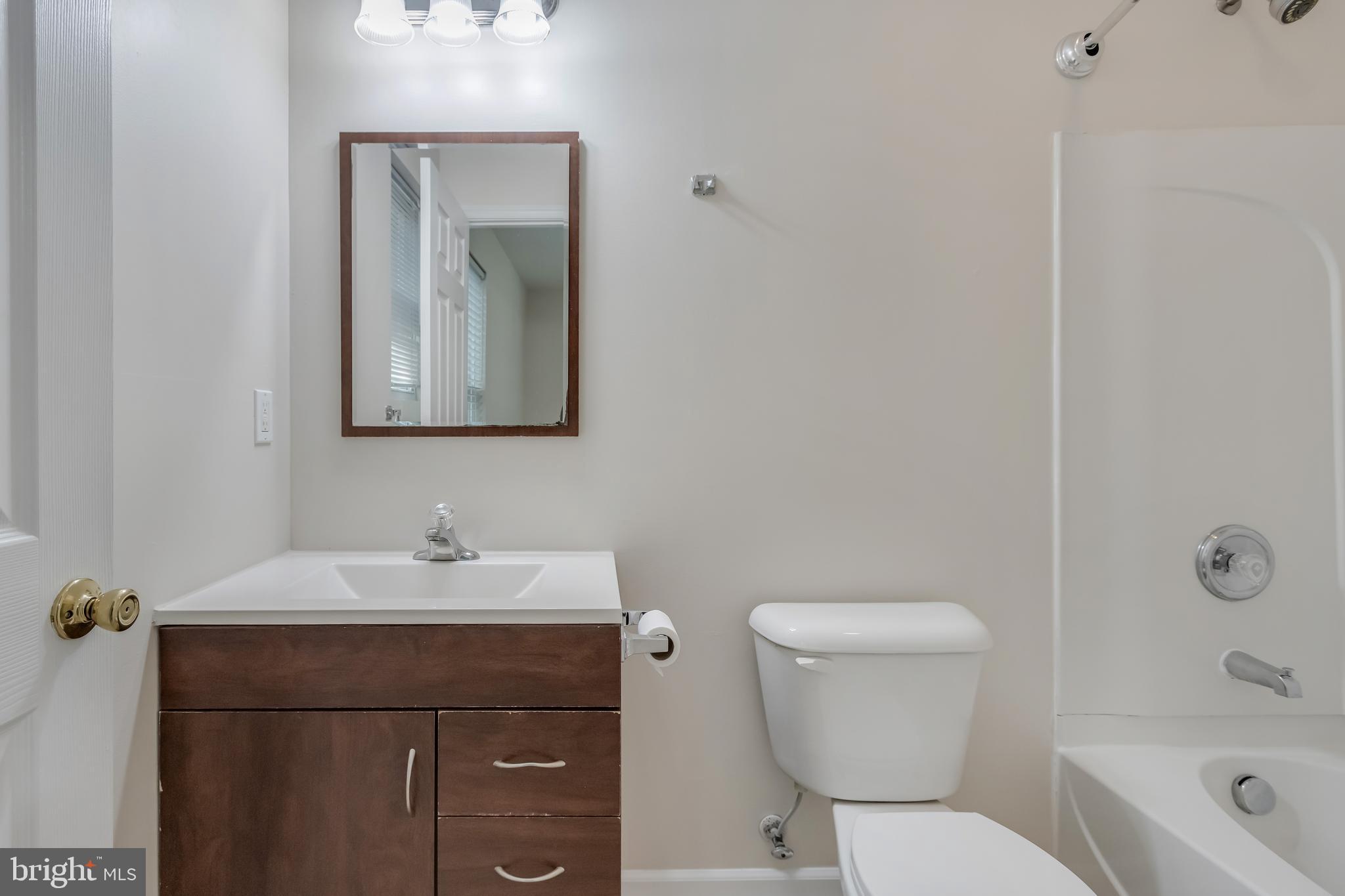 11603 Gail Street Silver Spring, MD 20902 - Photo 13 of 19 Primary full bath