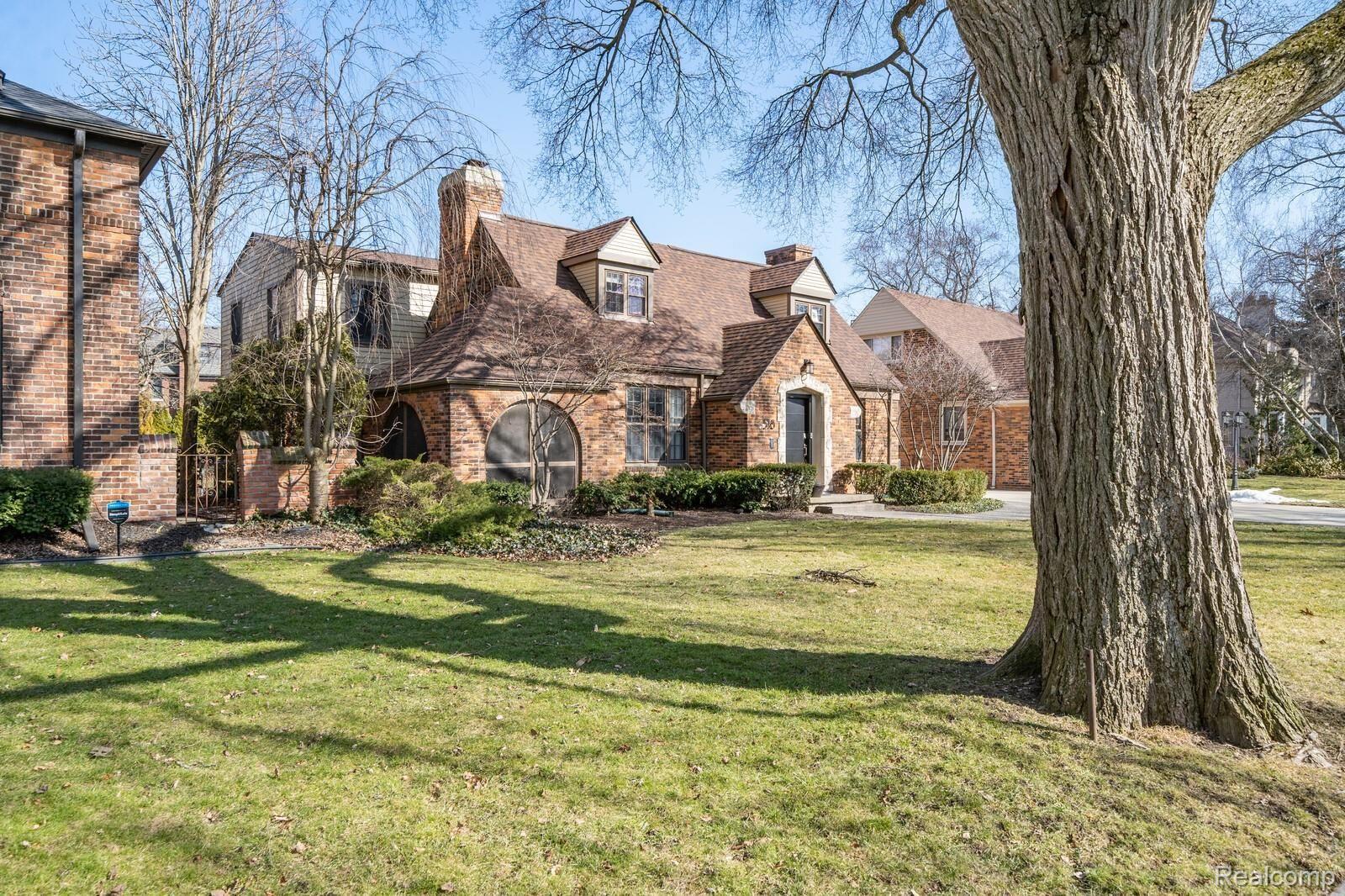 518 Barrington Road Grosse Pointe, MI 48230 - Photo 1 of 63 65_DSC028932_mls.jpg