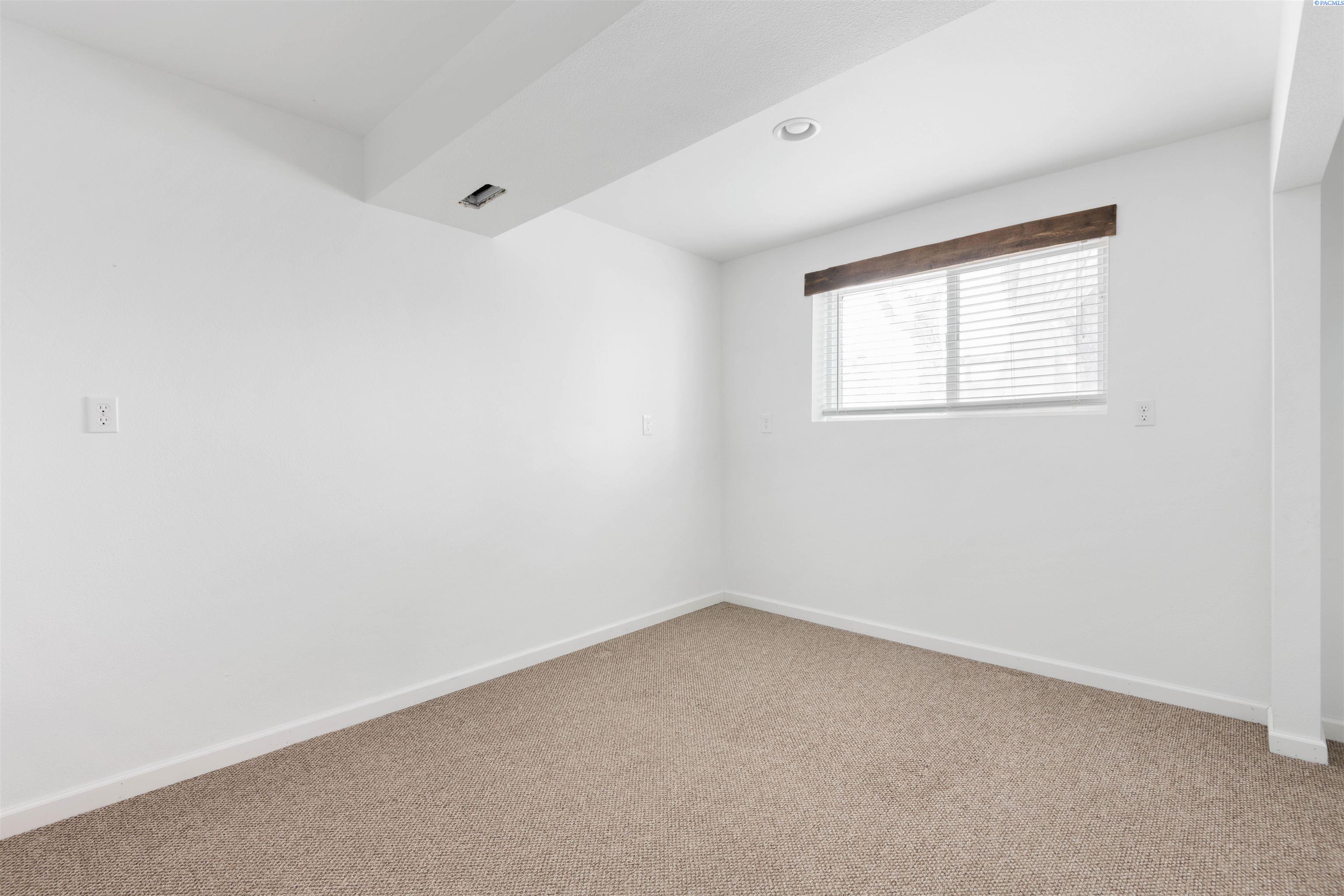 216008 East Game Farm Road Kennewick, WA 99337 - Photo 27 of 40 Gallery Image 27