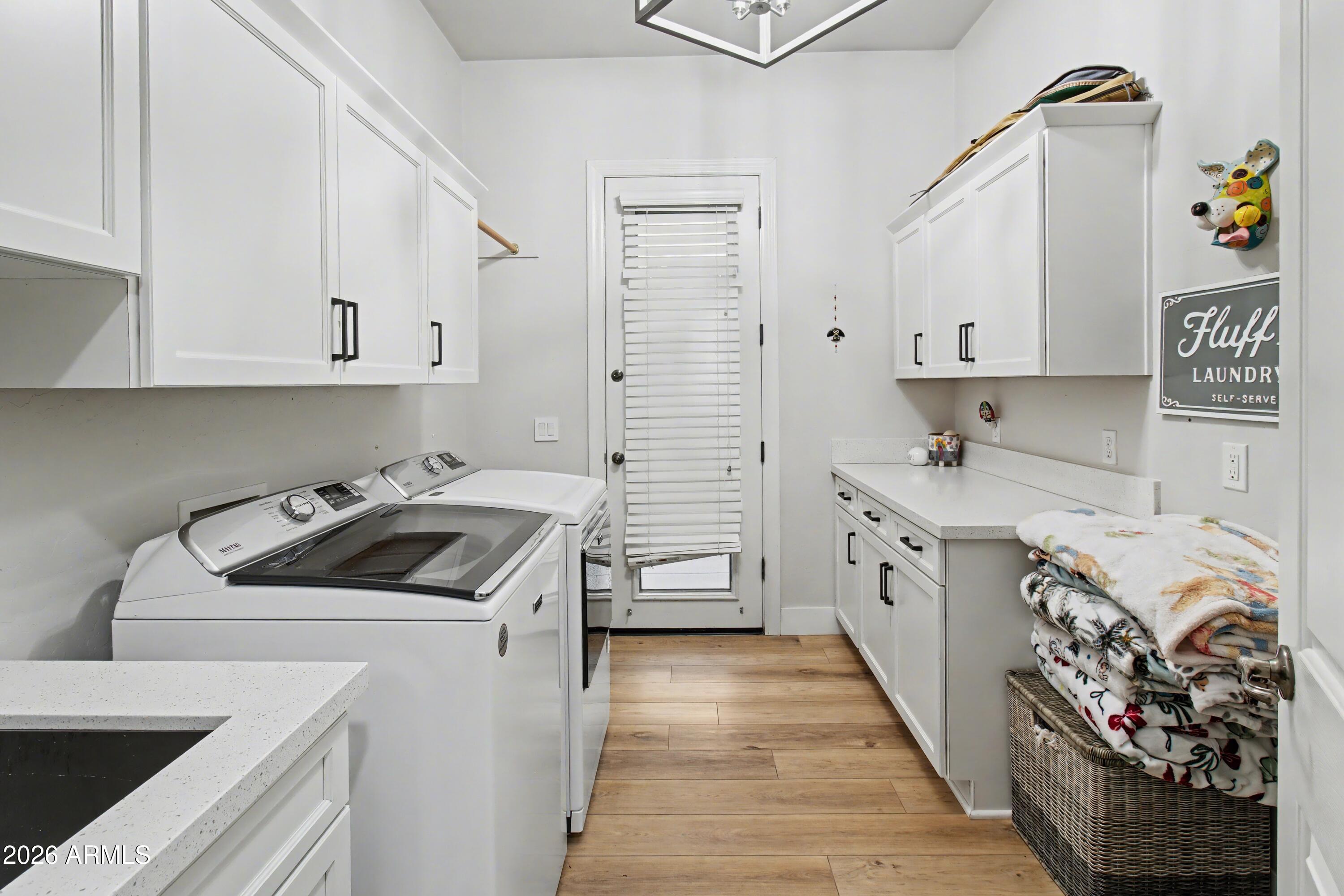 2184 West Weatherby Way Chandler, AZ 85286 - Photo 39 of 60 a kitchen that has a sink and a stove