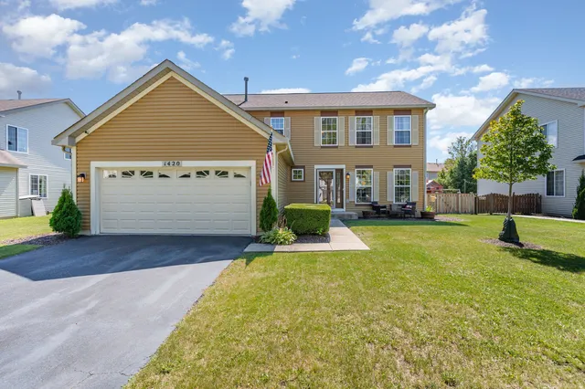 $379,000 | 1420 Marigold Lane, Minooka, IL 60447