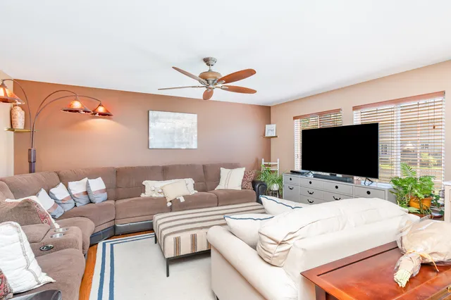 $379,000 | 1420 Marigold Lane, Minooka, IL 60447