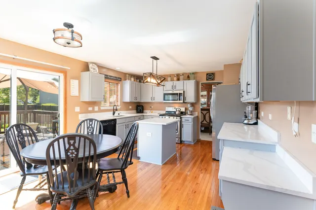 $379,000 | 1420 Marigold Lane, Minooka, IL 60447