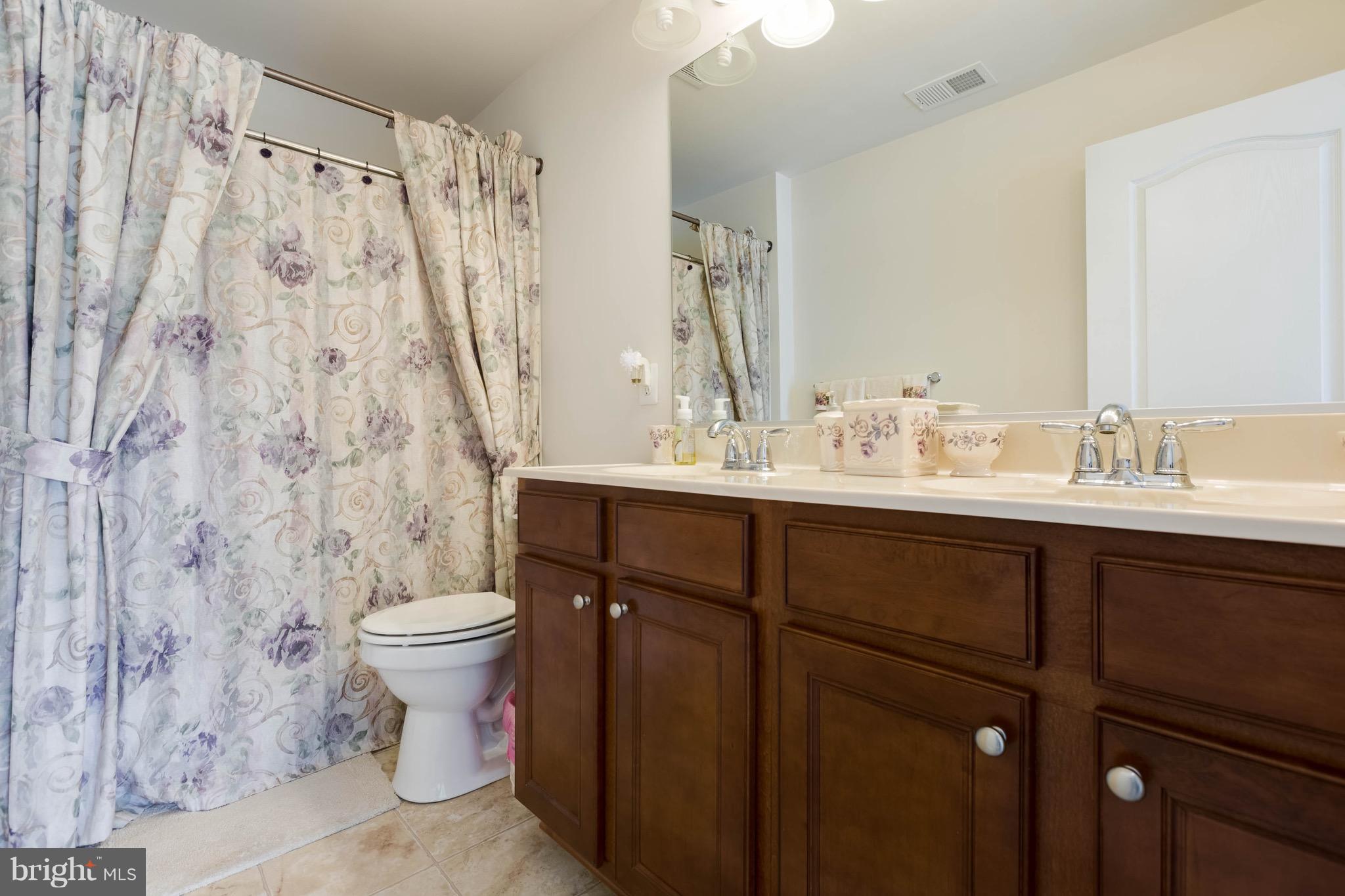 3200 St Marys View Road Accokeek, MD 20607 - Photo 20 of 29 Upstairs Hallway