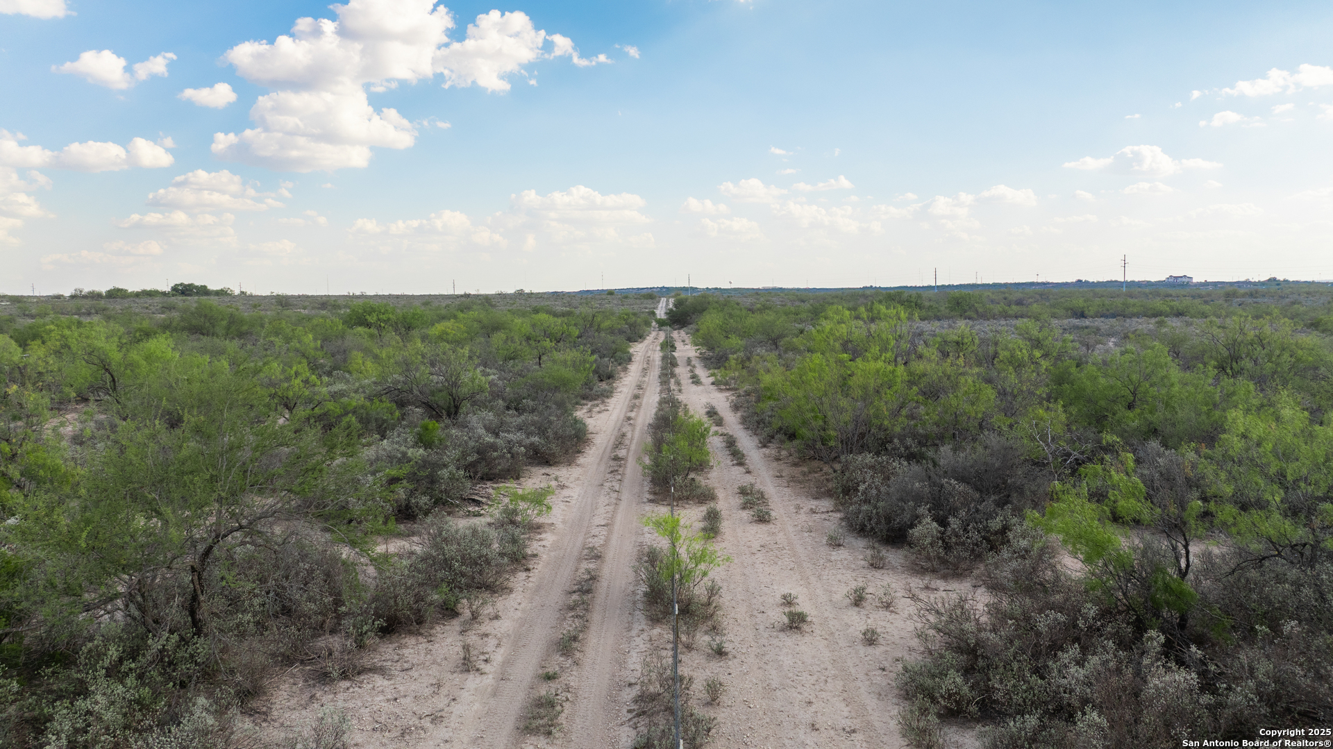 2212 Lausen Road Del Rio, TX 78840 - Photo 5 of 15 a view of a city