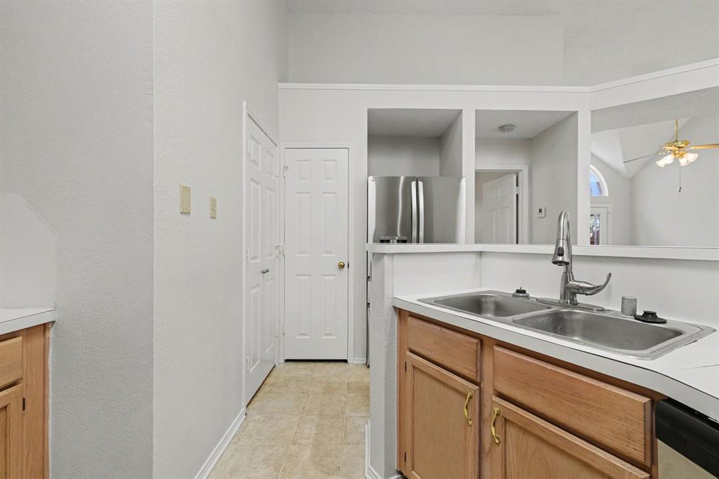 6921 Hominy Ridge Rowlett, TX 75089 - Photo 12 of 27 a bathroom with a sink and a mirror