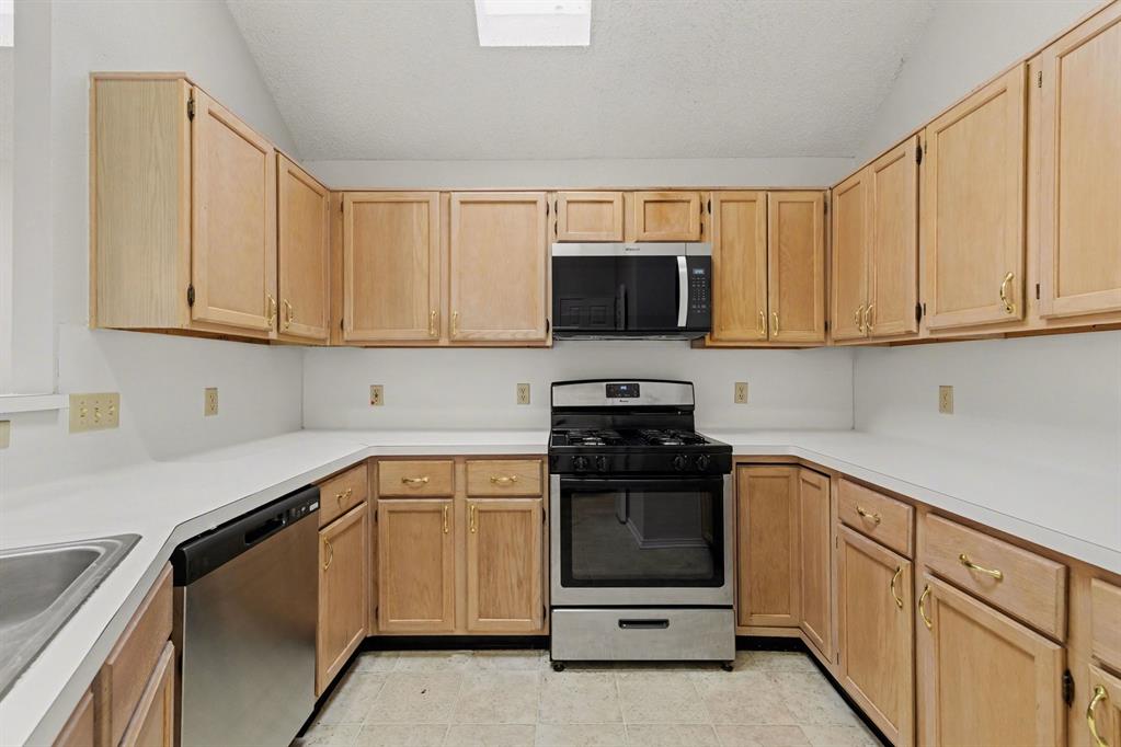 6921 Hominy Ridge Rowlett, TX 75089 - Photo 10 of 27 a kitchen with stainless steel appliances granite countertop a sink and a stove