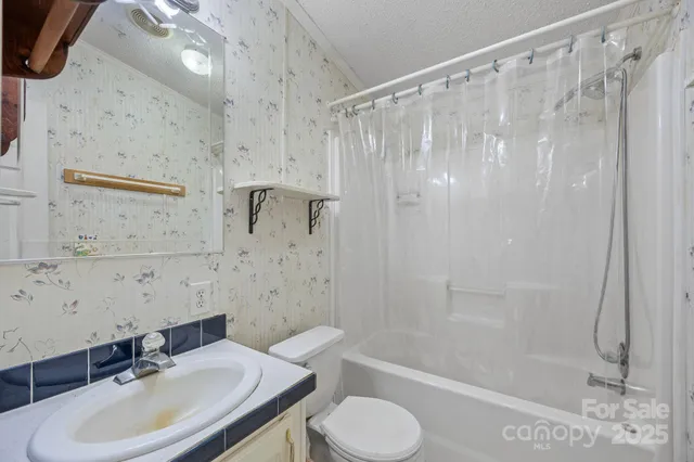 a view of a back yard of the house