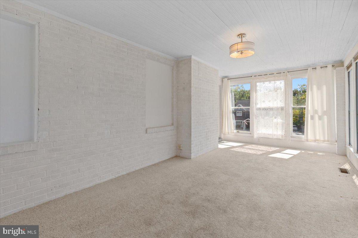 6023 Walhonding Road Bethesda, MD 20816 - Photo 11 of 37 an empty room with windows