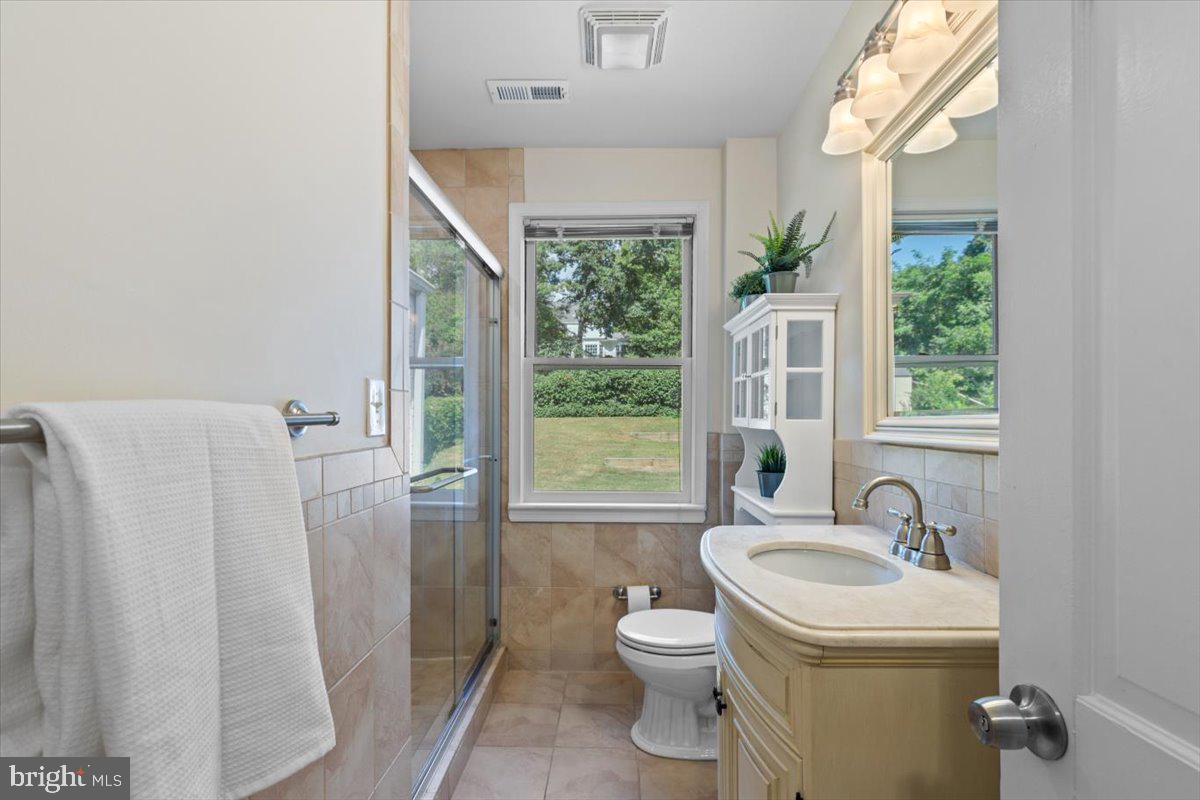 6023 Walhonding Road Bethesda, MD 20816 - Photo 14 of 37 a bathroom with a sink a toilet and a window
