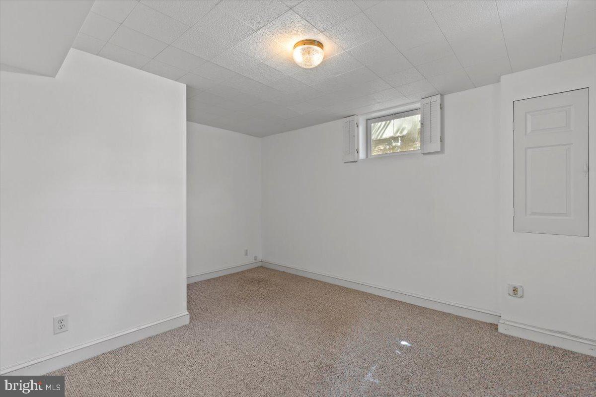 6023 Walhonding Road Bethesda, MD 20816 - Photo 29 of 37 a view of an empty room with a window