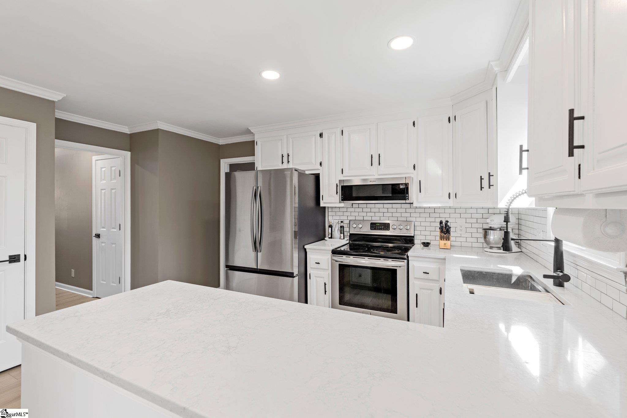 62 Oak Grove Lake Road Greenville, SC 29615 - Photo 8 of 48 Gallery Image 8