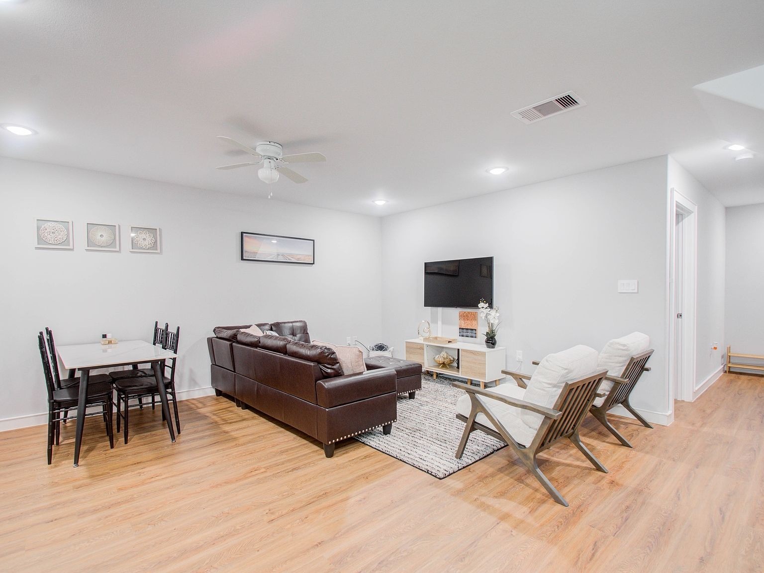 6610 Haight Street, Unit A Houston, TX 77028 - Photo 28 of 31 a living room with furniture and a flat screen tv