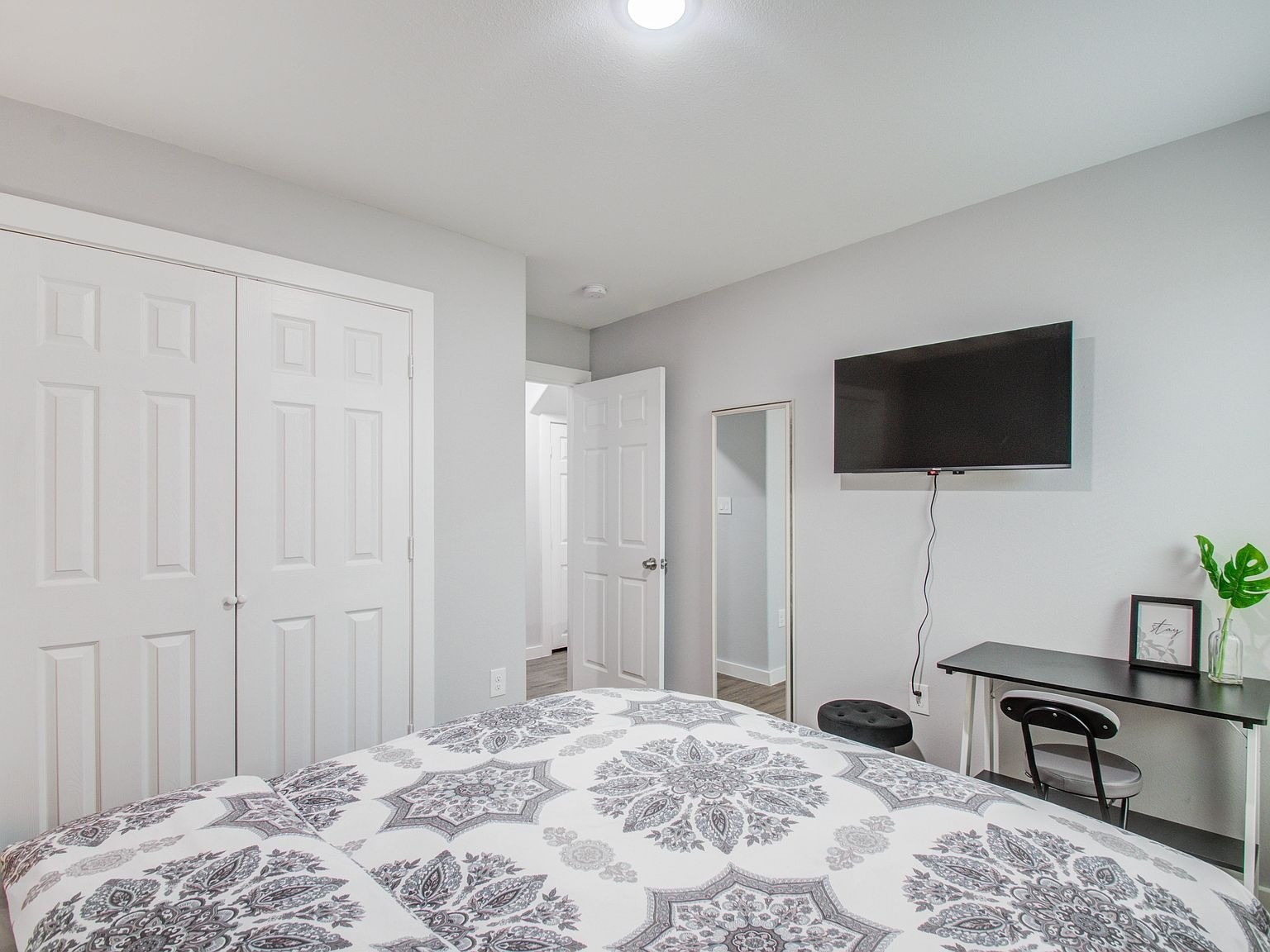 6610 Haight Street, Unit A Houston, TX 77028 - Photo 31 of 31 a bedroom with a bed and a flat screen tv