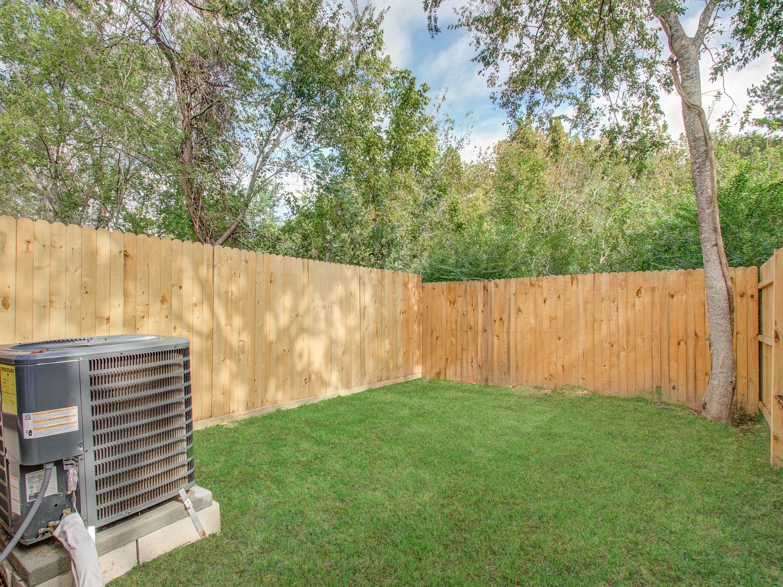 6610 Haight Street, Unit A Houston, TX 77028 - Photo 4 of 31 a view of a backyard with wooden fence