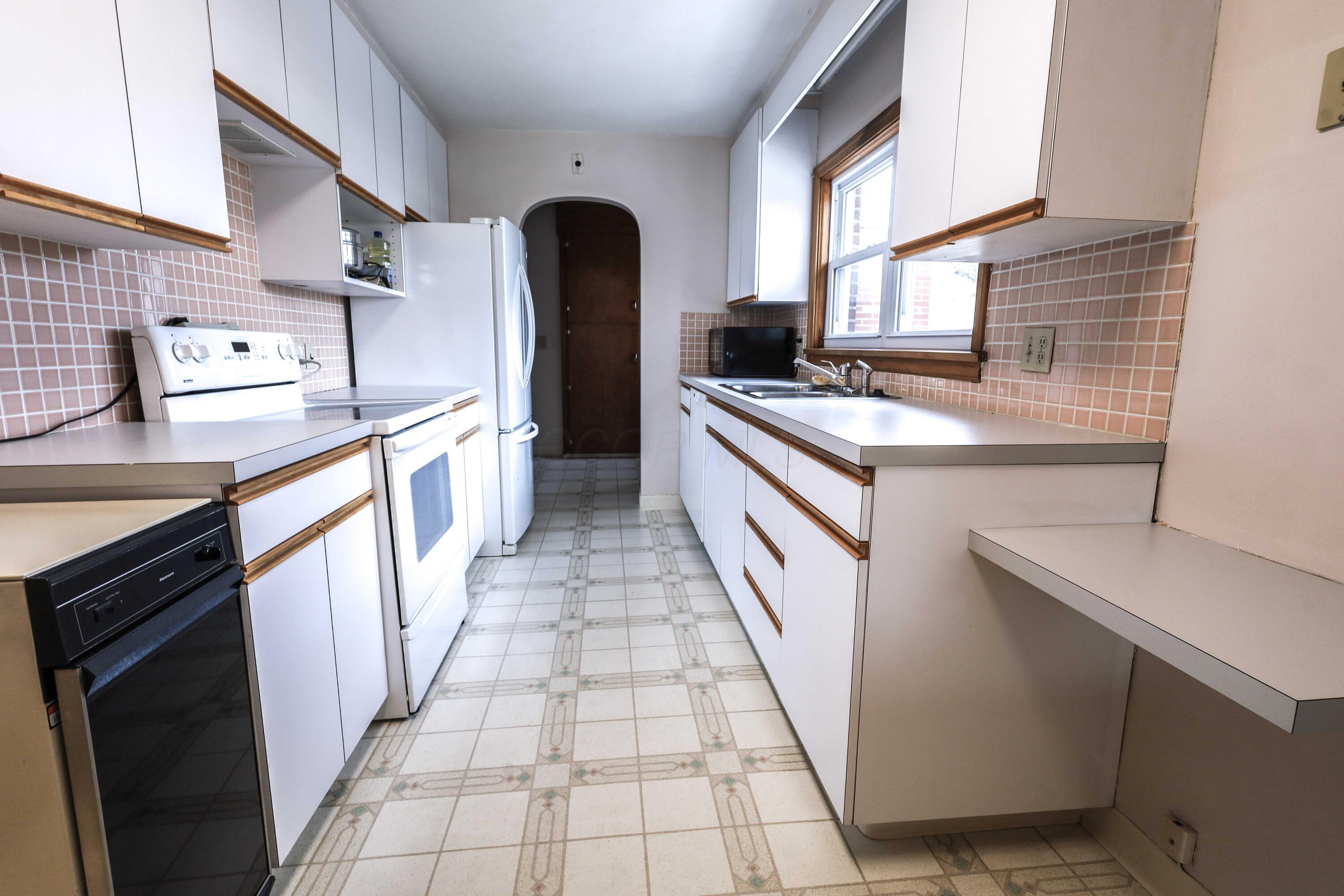 262 South Quentin Road Newark, OH 43055 - Photo 8 of 37 Kitchen
