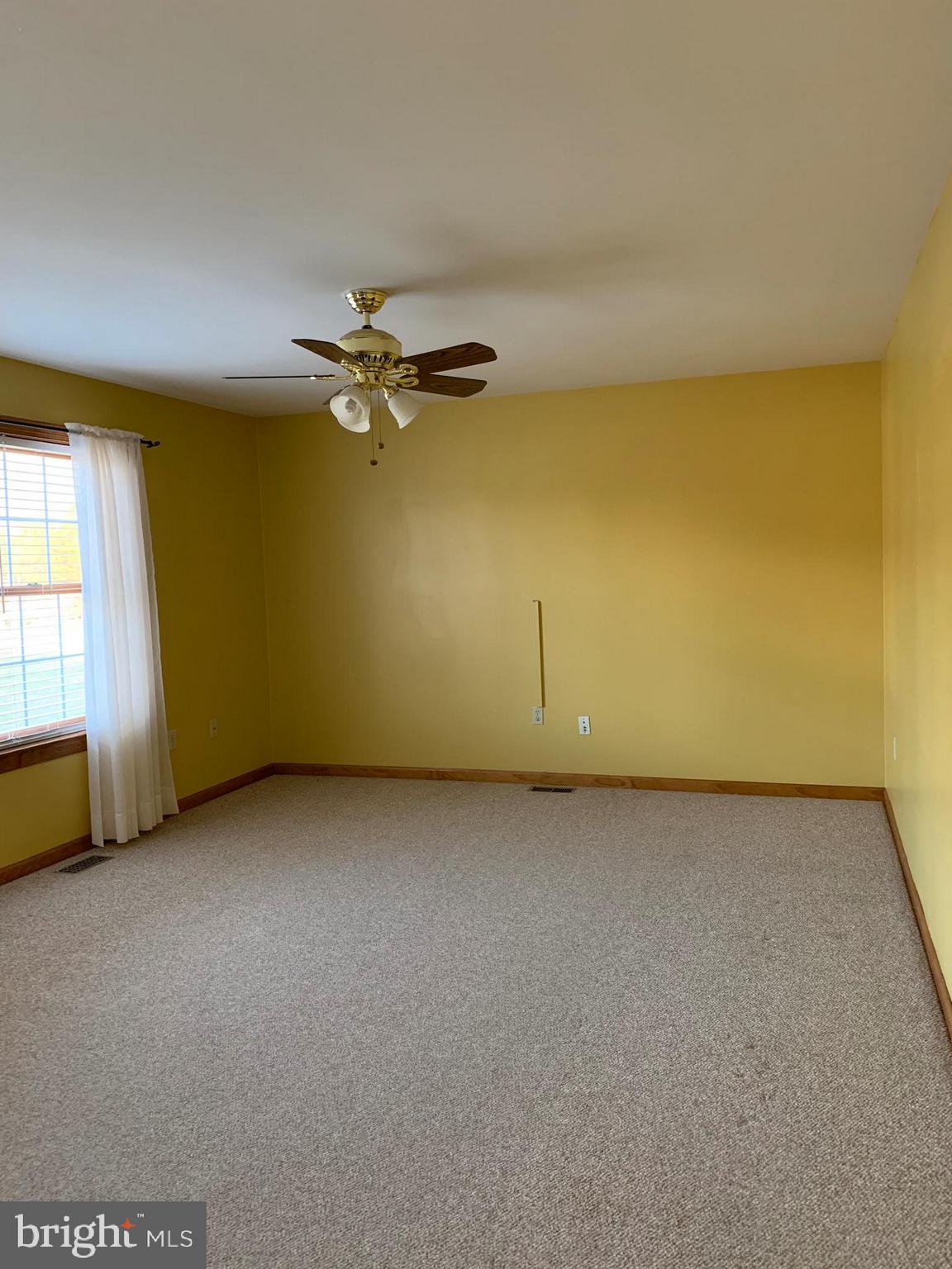 3834 Wrights Wharf Road Hurlock, MD 21643 - Photo 10 of 17 Living Room