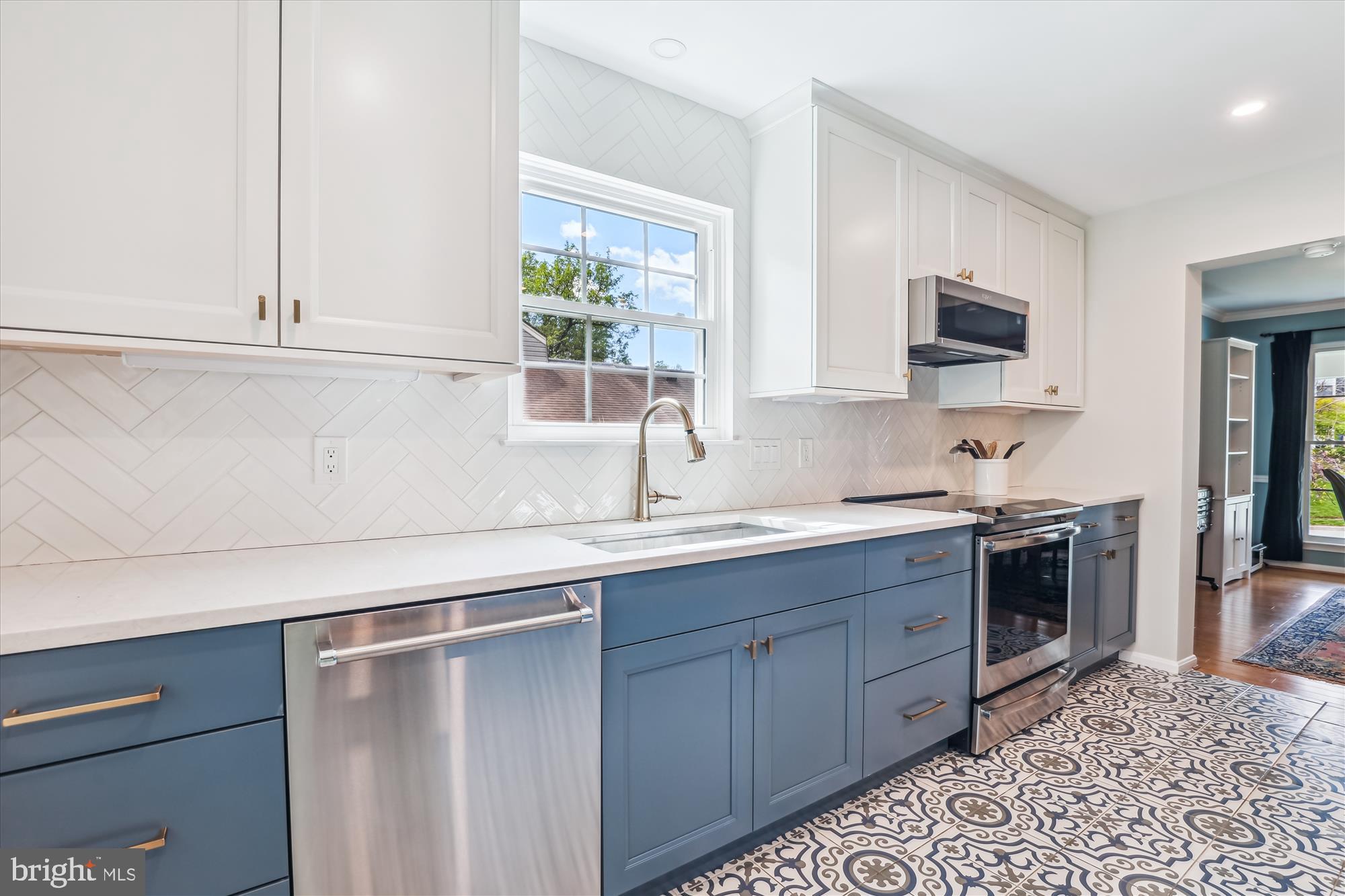 12506 Lieutenant Nichols Road Fairfax, VA 22033 - Photo 7 of 70 Kitchen