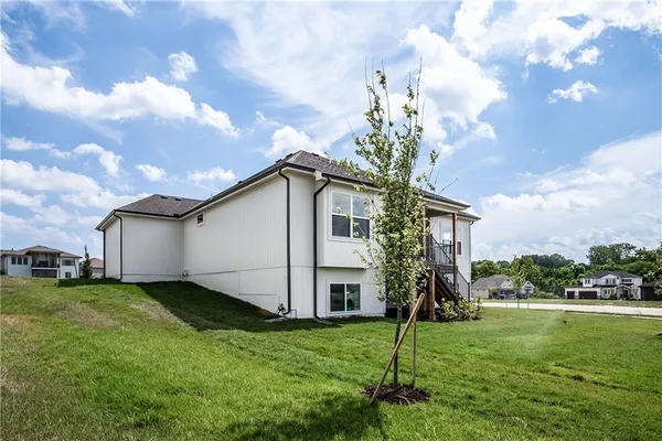 $635,000 | 2604 Northeast Crestview Street, Blue Springs, MO 64029