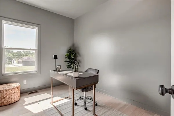 $635,000 | 2604 Northeast Crestview Street, Blue Springs, MO 64029
