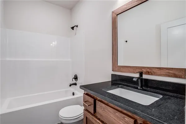 $635,000 | 2604 Northeast Crestview Street, Blue Springs, MO 64029