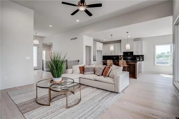 $635,000 | 2604 Northeast Crestview Street, Blue Springs, MO 64029