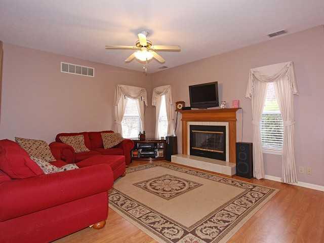 10762 Blueberry Lane Fishers, IN 46037 - Photo 5 of 22 Gallery Image 5