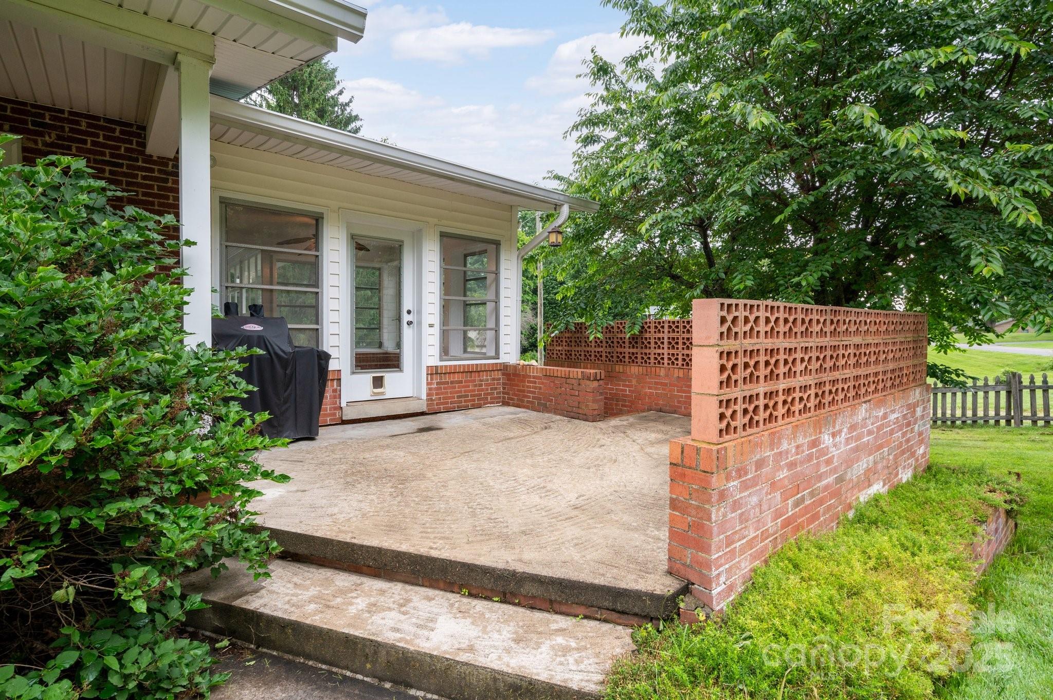 314 Justice Ridge Road Candler, NC 28715 - Photo 4 of 45 Gallery Image 4