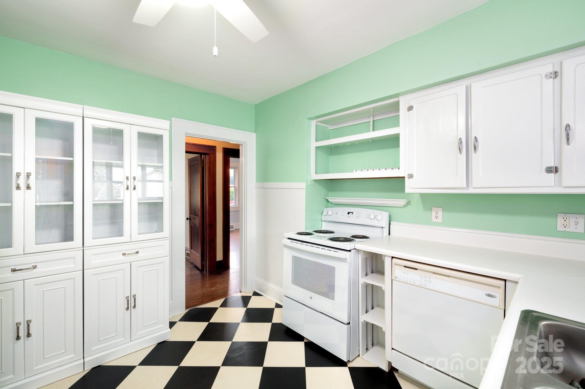 314 Justice Ridge Road Candler, NC 28715 - Photo 10 of 45 Gallery Image 10