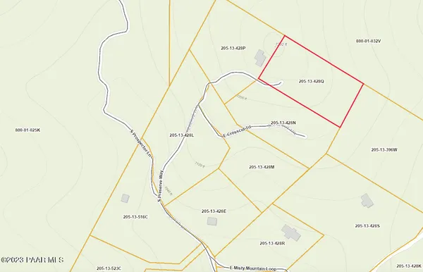 a view of a back yard