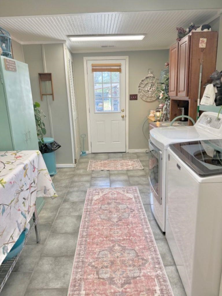 829 North Perkins Road Memphis, TN 38122 - Photo 9 of 36 Laundry room featuring washer and dryer, crown molding, and cabinet space