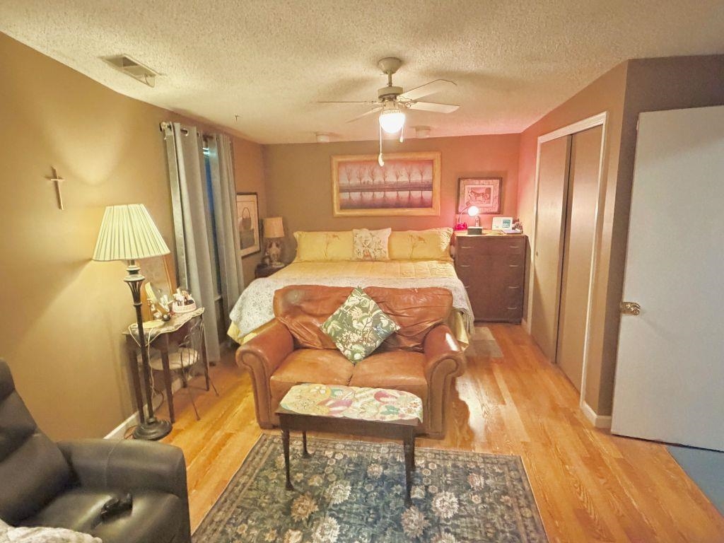 829 North Perkins Road Memphis, TN 38122 - Photo 12 of 36 Bedroom featuring light wood-type flooring, ceiling fan, a textured ceiling, and a closet