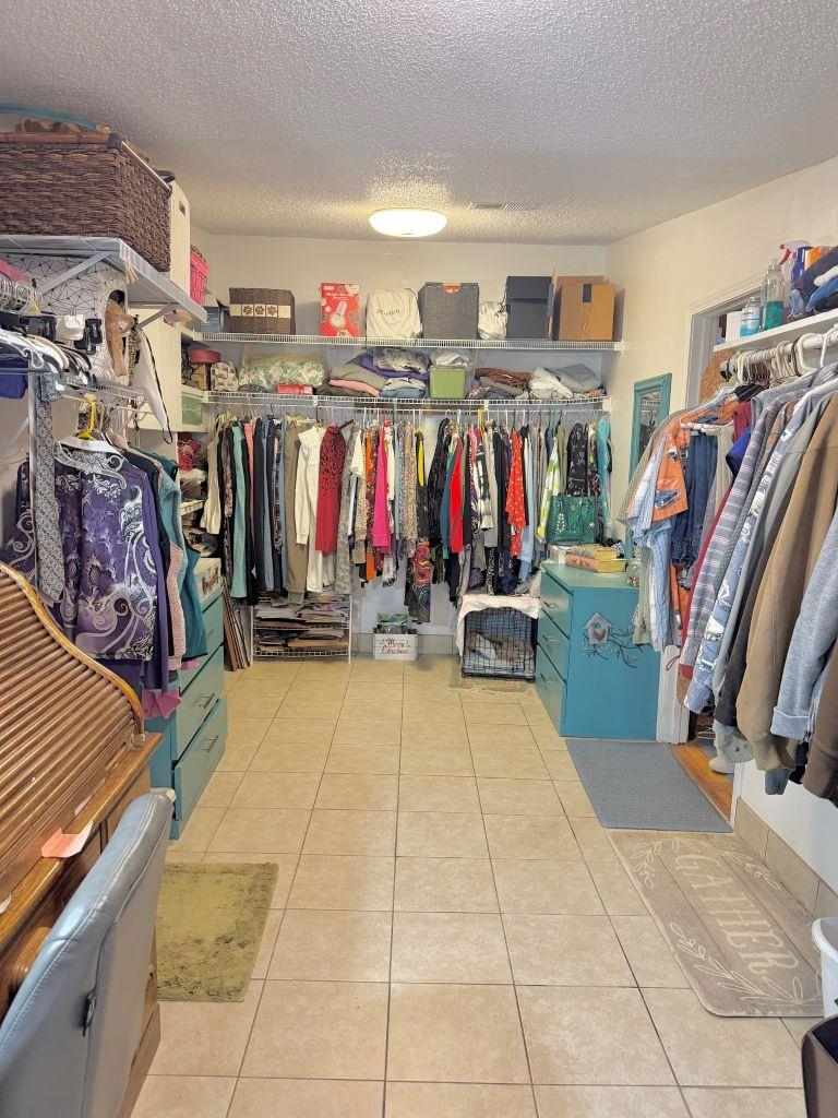 829 North Perkins Road Memphis, TN 38122 - Photo 14 of 36 Walk in closet featuring light tile patterned flooring-Primary