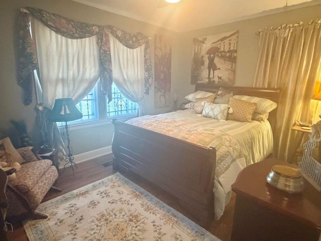 829 North Perkins Road Memphis, TN 38122 - Photo 17 of 36 Bedroom with baseboards and wood finished floors