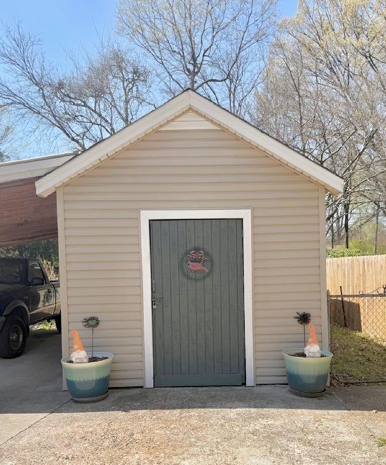 829 North Perkins Road Memphis, TN 38122 - Photo 33 of 36 View of shed