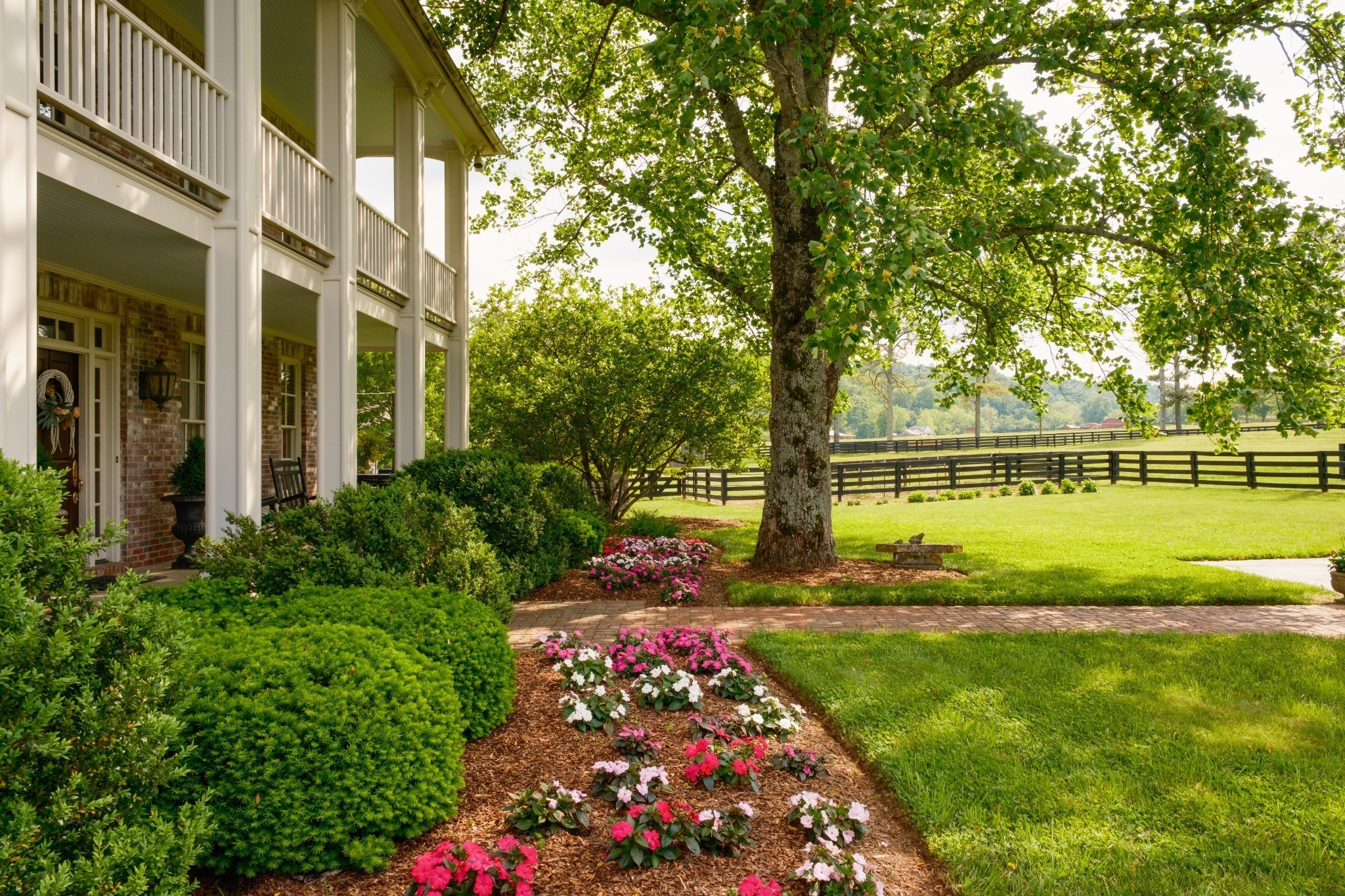 5620 Leipers Creek Road Franklin, TN 37064 - Photo 23 of 74 a view of a garden with statue